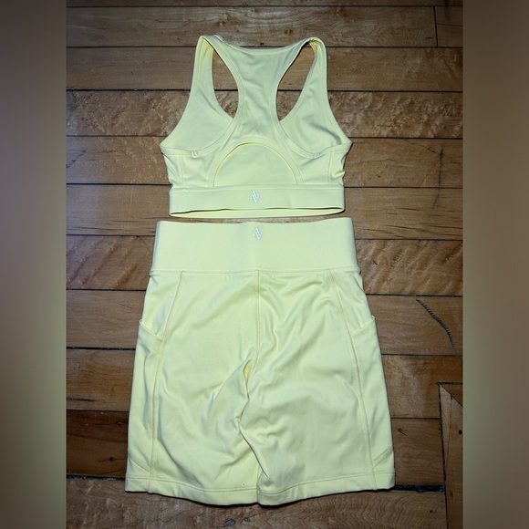 Butter Yellow Workout Set - Picture 5 of 5